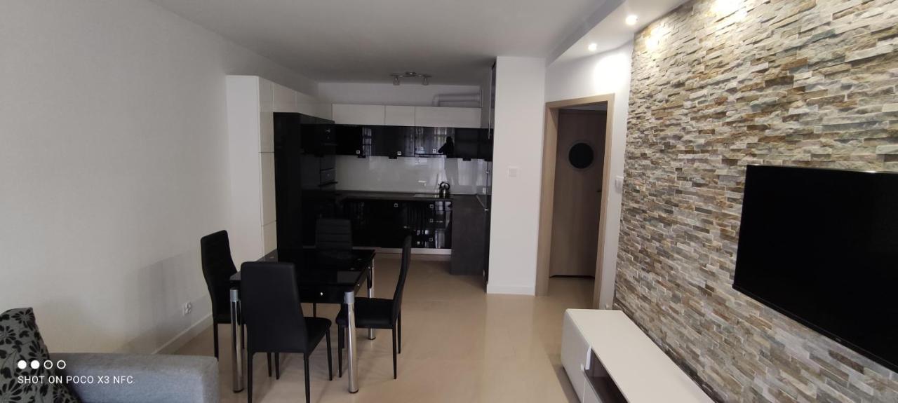 Apartament „Nad Jeziorkiem“ Lägenhet Kętrzyn Exteriör bild