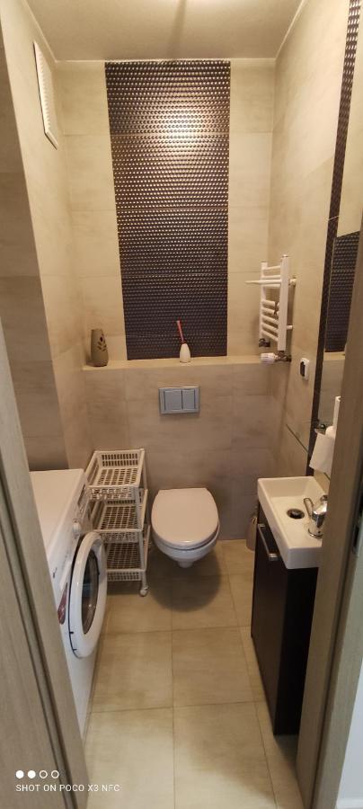 Apartament „Nad Jeziorkiem“ Lägenhet Kętrzyn Exteriör bild