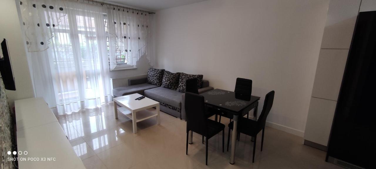 Apartament „Nad Jeziorkiem“ Lägenhet Kętrzyn Exteriör bild