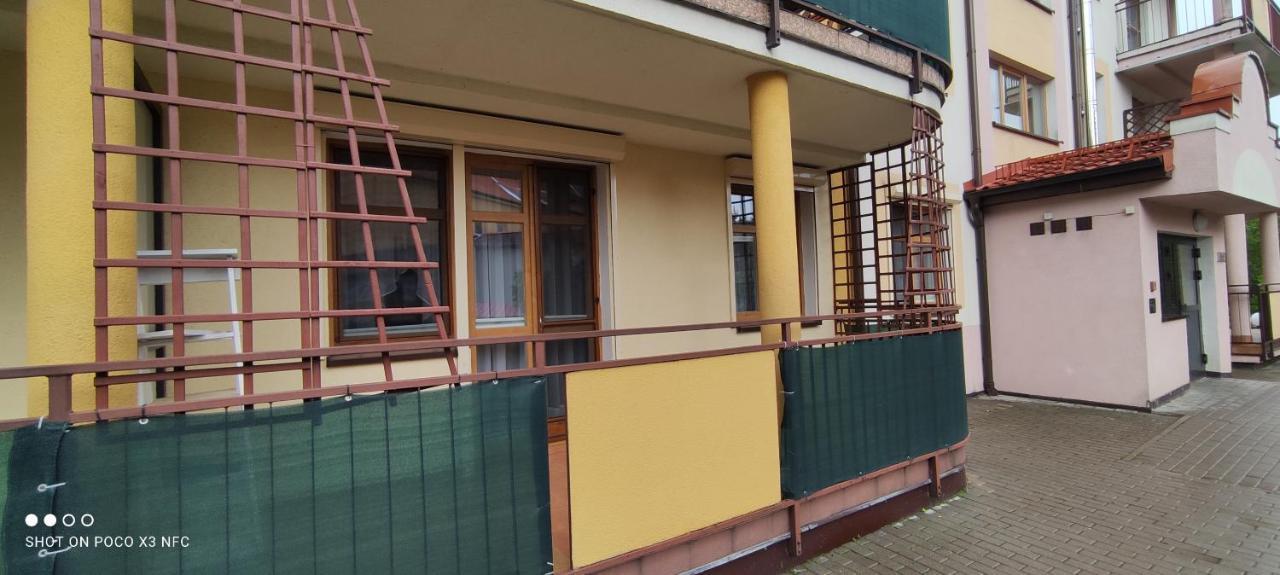 Apartament „Nad Jeziorkiem“ Lägenhet Kętrzyn Exteriör bild